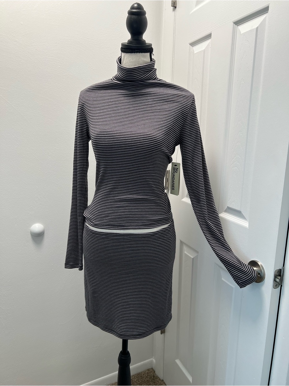 No Boundaries 2-Piece Striped Turtleneck Top & Mini Skirt Set Gray/Black Size S - Picture 6 of 14